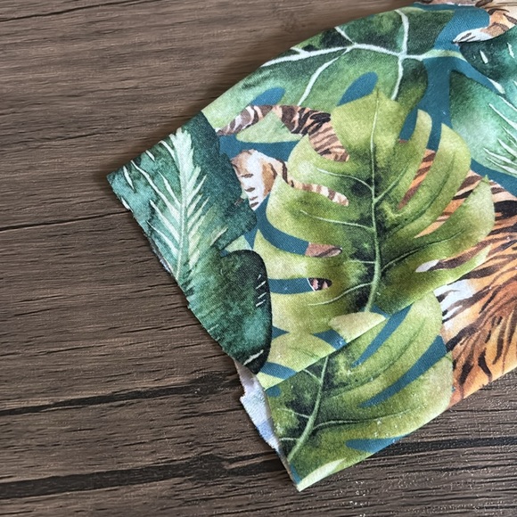 🎉HP🎉 Posh Peanut Tiger rash guard 8 - Picture 5 of 5